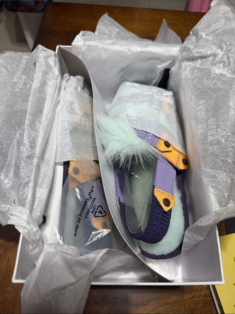 New in Box UGG DESERT DREAM PATENT SLINGBACK MULTI-COLOR - Picture 4 of 8